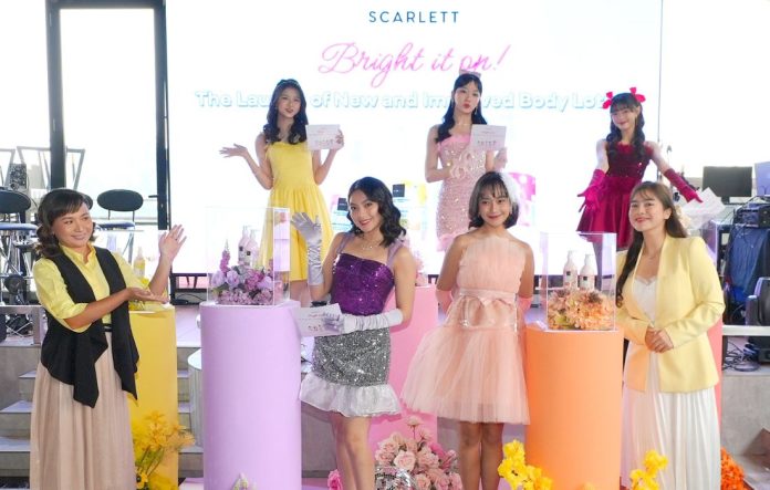 Scarlett Perkenalkan Bright Mood Booster Body Lotion Bersama JKT48, Fiona Anjani dan Felicya Angelista dari Scarlett. beautybeat.id