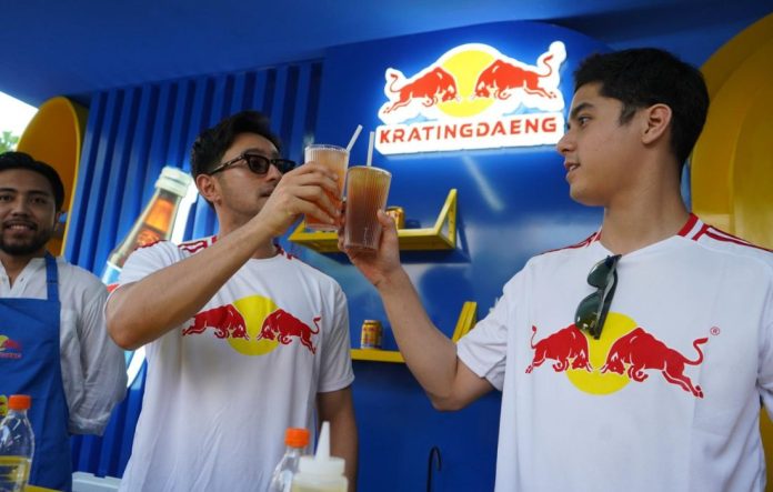 Al Ghazali dan Omar Daniel di Acara Peluncuran Kampanye terbaru Kratingdaeng Satu Energi, Satu Semangat di Sarinah beautybeat.id