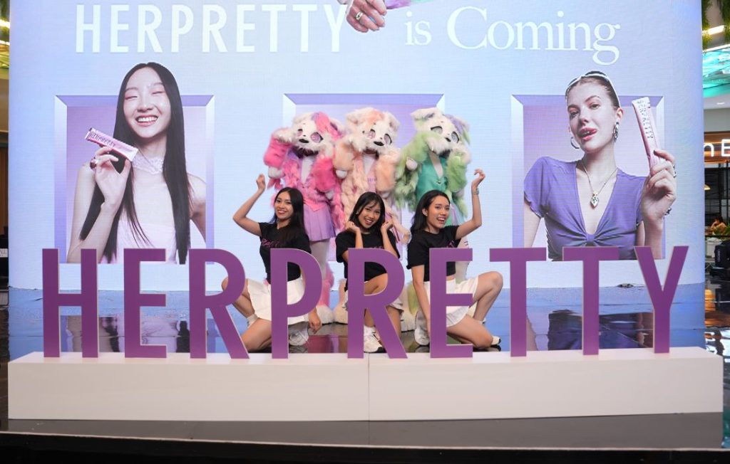 Peluncuran perdana HERPRETTY berlangsung megah di atrium Lippo Mall Nusatara pada tanggal 5 Oktober 2025. beuatybeat.id