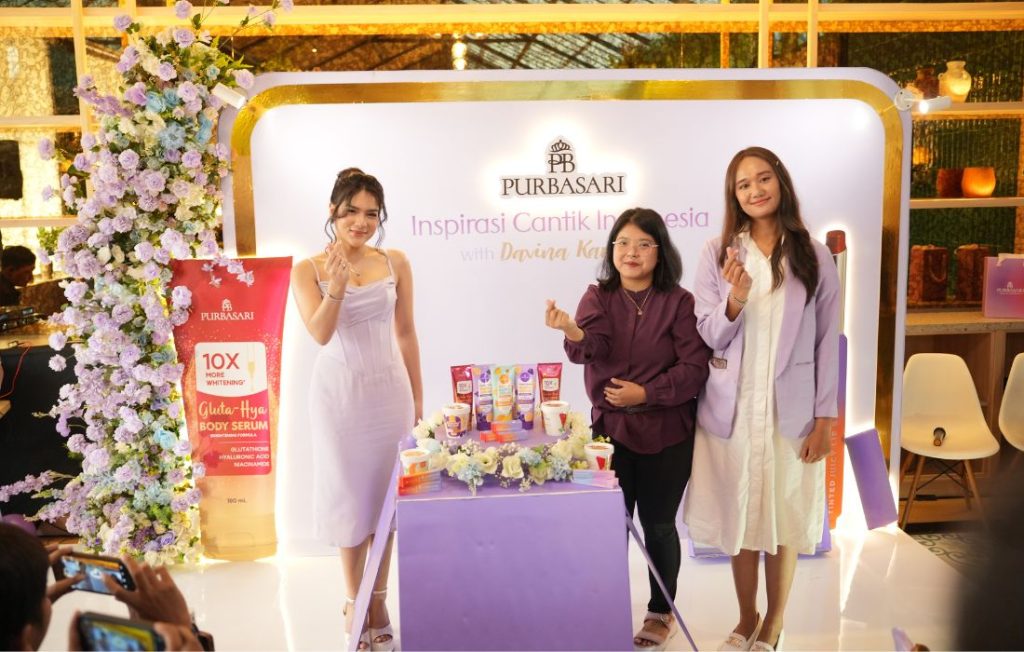 Davina Karamoy diperkenalkan sebagai Brand Ambassador terbaru Purbasari Dalam Media Gathering bertajuk Inspirasi Cantik Indonesia yang digelar di Hachi Garden Ampera Jakarta, tanggal 8 Oktober 2025. beautybeat.id