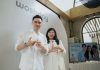 Brand Lokal Woshday Hadir Perdana: Inovasi ‘Skincare-Infused Haircare’ untuk Rambut Tropis Celebrity Hairstylist sekaligus Certified Trichologist Rey Nathanael didampingi oleh Co-Founder & CMO Social Bella Indonesia Chrisanti Indiana pada event peluncuran Woshday. beautybeat.id