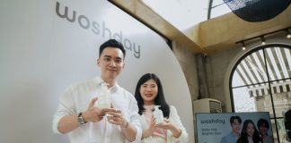 Brand Lokal Woshday Hadir Perdana: Inovasi ‘Skincare-Infused Haircare’ untuk Rambut Tropis Celebrity Hairstylist sekaligus Certified Trichologist Rey Nathanael didampingi oleh Co-Founder & CMO Social Bella Indonesia Chrisanti Indiana pada event peluncuran Woshday. beautybeat.id