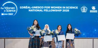 L’ORÉAL-UNESCO FOR WOMEN IN SCIENCE 2025 Berikan Penghargaan Kepada Empat Peneliti Perempuan Indonesia Kiri ke Kanan, Pemeng FWIS 2025_ Dr. Maria Apriliani Gani, Dr.rer.nat. Lutviasari Nuraini, Anak Agung Dewi Megawati, Ph.D., Helen Julian, Ph.D. beautybeat.id