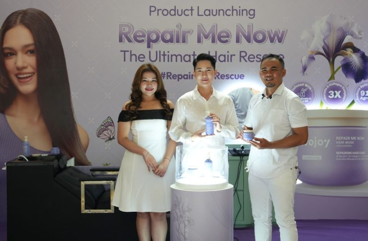 lavojoy Siap Selamatkan Rambut Rusak Kamu dengan Kehadiran Rangkaian Perawatan Rambut Terbaru Repair Me Now Dickson Leo, Brand Director lavojoy Indonesia & Firman, Hair Expert pada acara peluncuran Repair Me Now The Ultimate Hair Repair Rescue yang diselenggarakan di Habitate Oakwood, Jakarta Selatan. beautybeat.id