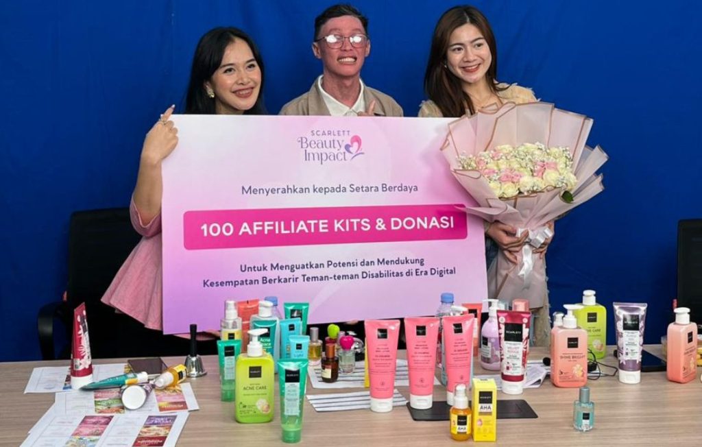 Serah Terima 100 Affiliate Kits & Donasi Scarlett Kepada Sertara Berdaya Setelah Berhasil Mendapatkan 5 Juta Likes Pada Live Shopping 5 Juta Likes Pada Saat Sesi Live Shopping Scarlett. beautybeat.id