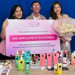 Serah Terima 100 Affiliate Kits & Donasi Scarlett Kepada Sertara Berdaya Setelah Berhasil Mendapatkan 5 Juta Likes Pada Live Shopping 5 Juta Likes Pada Saat Sesi Live Shopping Scarlett. beautybeat.id