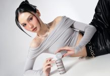 STUDIO TROPIK Hadirkan Color Make Up Line Pertama: Blushing Artist Pot Studio Tropik Blushing Artist Pot dirancang dengan formula Multi-Use Balm Hybrid yang dapat digunakan di pipi, mata, dan bibir. beautybeat.id