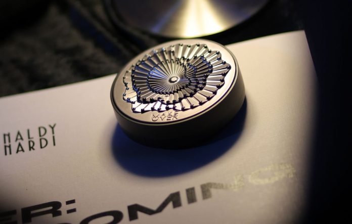 Make Over Powerstay Matte Powder Foundation Special Edition x Rinaldy Yunardi beautybeat.id