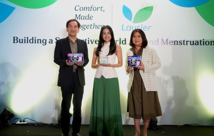 Dari kiri ke kanan - Shoichi Hasegawa, President Director of Kao Indonesia; Maudy Ayunda, Laurier Brand Ambassador; Susilowati, Vice President Marketing of Kao Indonesia. beautybeat.id