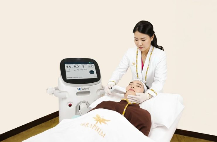 Aktivitas Padat, Wajah Tetap Segar: Sofwave Solusi Awet Muda dengan Downtime Minimal Sofwave di Seraphim Medical Center hadir sebagai teknologi peremajaan kulit berbasis ultrasound non-invasif yang minim downtime. bautybeat.id