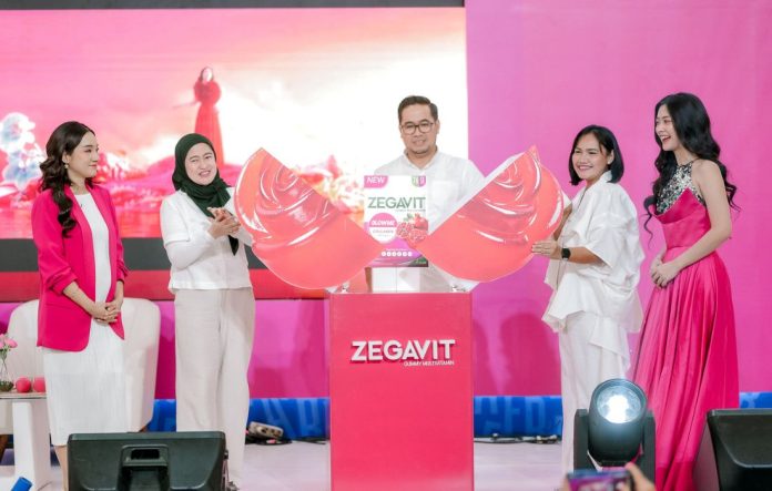 Peluncuran ZEGAVIT Gummy Multivitamin pada acara talkshow bertajuk “Radiate from the Inside Delightful Wellness, the New Enjoyable Self-care Essentials” di Beauty Fest Asia 2026. beautybeat.id
