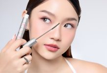 Dari Kampus hingga Hangout, Coba Korean Makeup Look ala barenbliss Korean makeup look dengan sentuhan bulu mata lentik ala lash extension dengan barenbliss Roll to Definer Steel Mascara. beautybeat.id