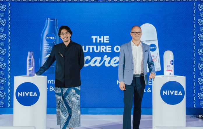 Pada perayaan 100 tahunnya, NIVEA memperkenalkan NIVEA Intensive Moisture Body Lotion serta formulasi terbaru dari NIVEA Extra Bright Deodorant. beautybeat.id