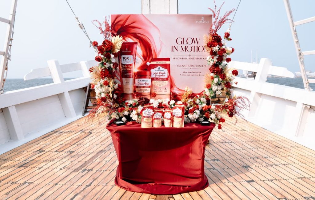 Peluncuran eksklusif Purbasari Lulur Mandi Pengantin Gluta Hya yang dirayakan melalui Purbasari KOL Gathering ‘Glow in Motion’ di atas kapal Phinisi. beautybeat.id